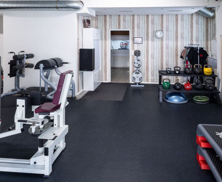 Fitnessstudio Impressionen - Genesis Gym -  Rheinfelden -  Schweiz -  Fitness -  Kampfsport - Ausdauertraining -  Krafttraining -  Herzkreislaufsystem -  Cardio -  Cardiogeräte -  Crosstrainer -  Laufbänder -  Computerfahrräder -  Rudergometer -  Bildschirm -  TV -  Herz -  Bestform -  Stressabbau -  Bodybuilding -  24h -  Ernährungsplan -  Wettkampfvorbereitung -  Juniorenbetreuung -  Senioren-Training - Cornelius Schweizer -  Bodybuilding -  Fitness -  Kampfsport -  Thaiboxen -  Boxen -  MMA – BJJ – Grappling - Kampfsport -  Fit -  Kampfsportarten -  Boxen -  Thaiboxen -  Kickboxen -  Training -  Beweglichkeit -  Geschwindigkeit -  Kraft -  Stärke -  MMA -  Mixed Martial Arts -  Brazilian Jiu-Jitsu -  Muay Thai -  Judo -  Sambo -  Karate -  Ringen -  Grappling -  Athleten -  Treten -  Schlagen -  Clinchen -  Werfen -  Bodenkampf -  Vollkontaktsport -  Konditionstraining -  Sandsacktraining -  Techniktraining -  Pratzen -  Sparring -  Krafttraining -  Muskulatur -  Fitnessgeräte -  Hanteln -  Fettverbrennung -  Abnehmen -  Sport -  Training -  Trainsingsplan -  Bodybuilding -  24h -  Ernährungsplan -  Wettkampfvorbereitung -  Juniorenbetreuung -  Senioren-Training