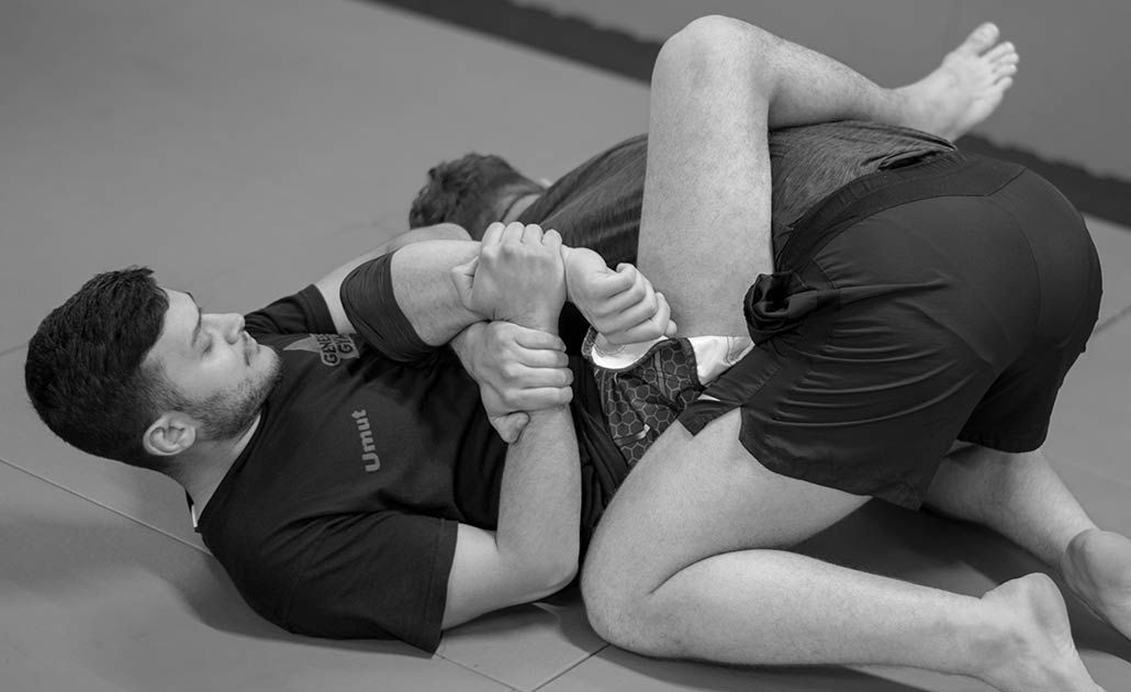 BJJ Rheinfelden - Grappling - Genesis Gym -  Rheinfelden -  Schweiz -  Fitness -  Kampfsport - Ausdauertraining -  Krafttraining -  Herzkreislaufsystem -  Cardio -  Cardiogeräte -  Crosstrainer -  Laufbänder -  Computerfahrräder -  Rudergometer -  Bildschirm -  TV -  Herz -  Bestform -  Stressabbau -  Bodybuilding -  24h -  Ernährungsplan -  Wettkampfvorbereitung -  Juniorenbetreuung -  Senioren-Training - Cornelius Schweizer -  Bodybuilding -  Fitness -  Kampfsport -  Thaiboxen -  Boxen -  MMA – BJJ – Grappling - Kampfsport -  Fit -  Kampfsportarten -  Boxen -  Thaiboxen -  Kickboxen -  Training -  Beweglichkeit -  Geschwindigkeit -  Kraft -  Stärke -  MMA -  Mixed Martial Arts -  Brazilian Jiu-Jitsu -  Muay Thai -  Judo -  Sambo -  Karate -  Ringen -  Grappling -  Athleten -  Treten -  Schlagen -  Clinchen -  Werfen -  Bodenkampf -  Vollkontaktsport -  Konditionstraining -  Sandsacktraining -  Techniktraining -  Pratzen -  Sparring -  Krafttraining -  Muskulatur -  Fitnessgeräte -  Hanteln -  Fettverbrennung -  Abnehmen -  Sport -  Training -  Trainsingsplan -  Bodybuilding -  24h -  Ernährungsplan -  Wettkampfvorbereitung -  Juniorenbetreuung -  Senioren-Training